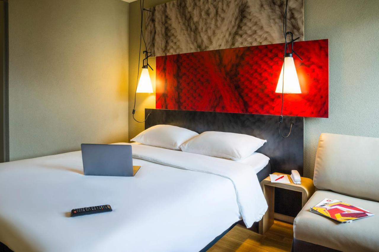 Ibis Paris Rueil Malmaison Bagian luar foto