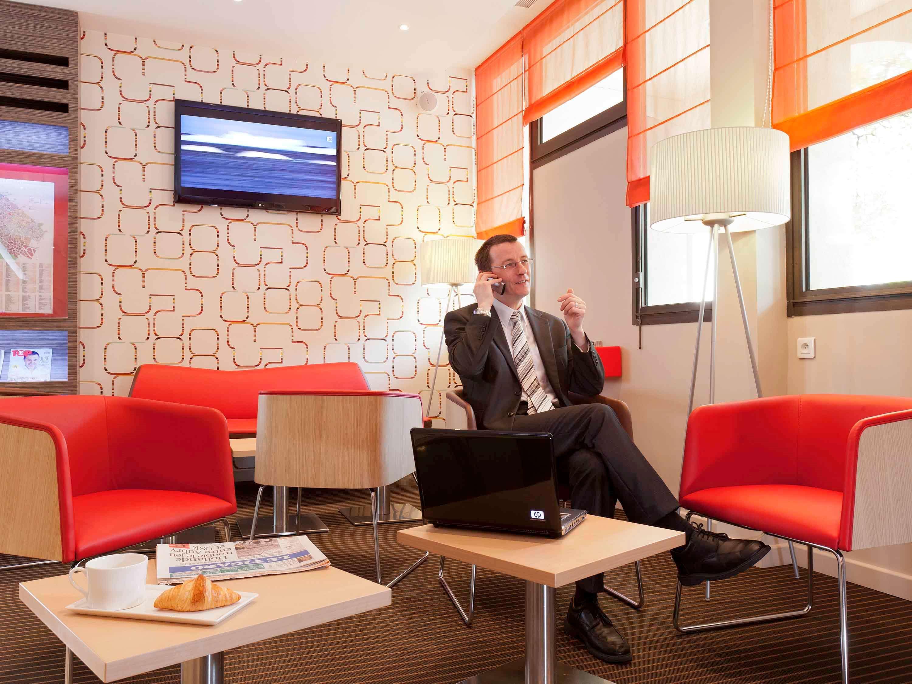 Ibis Paris Rueil Malmaison Bagian luar foto