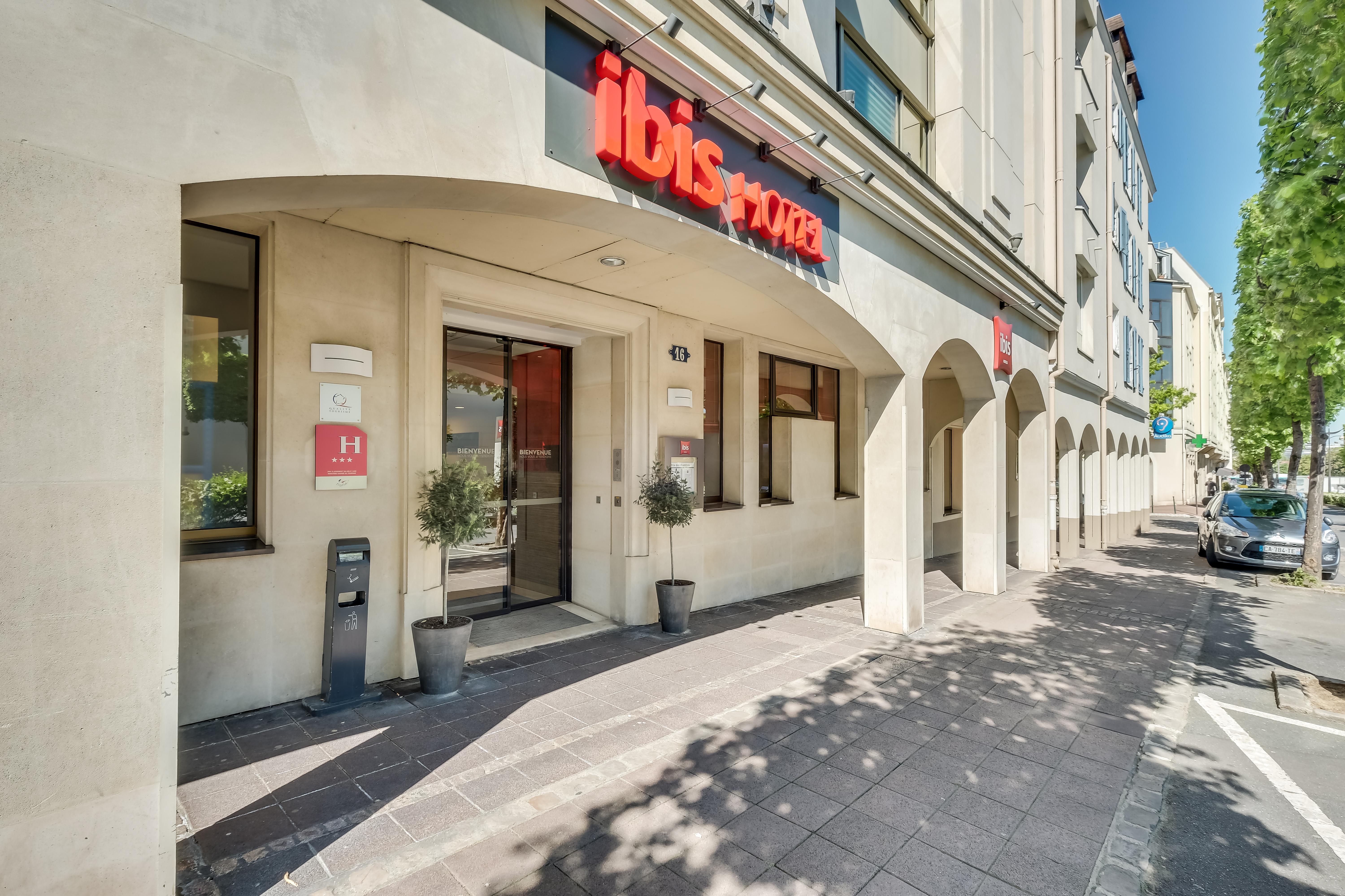 Ibis Paris Rueil Malmaison Bagian luar foto