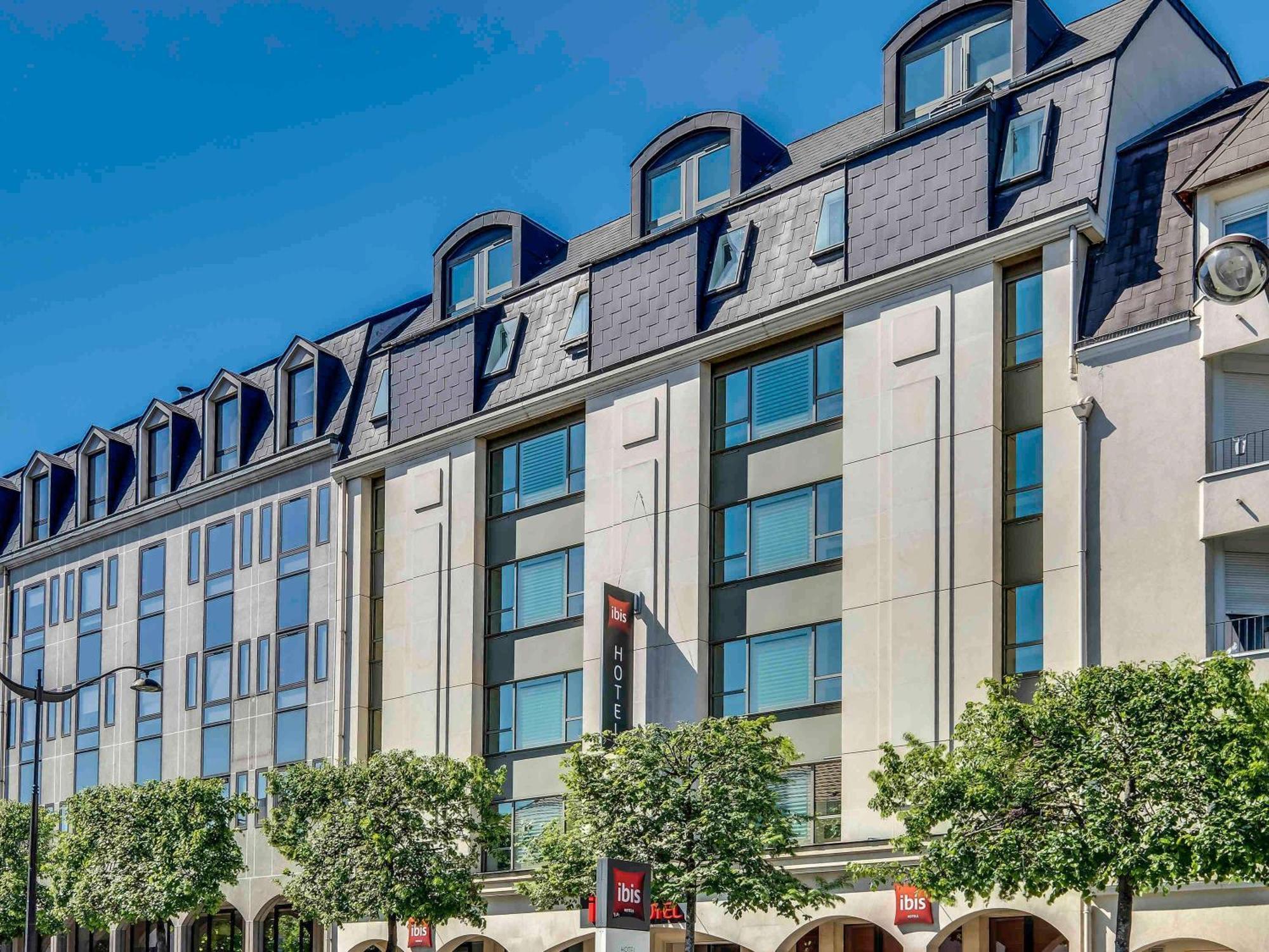 Ibis Paris Rueil Malmaison Bagian luar foto