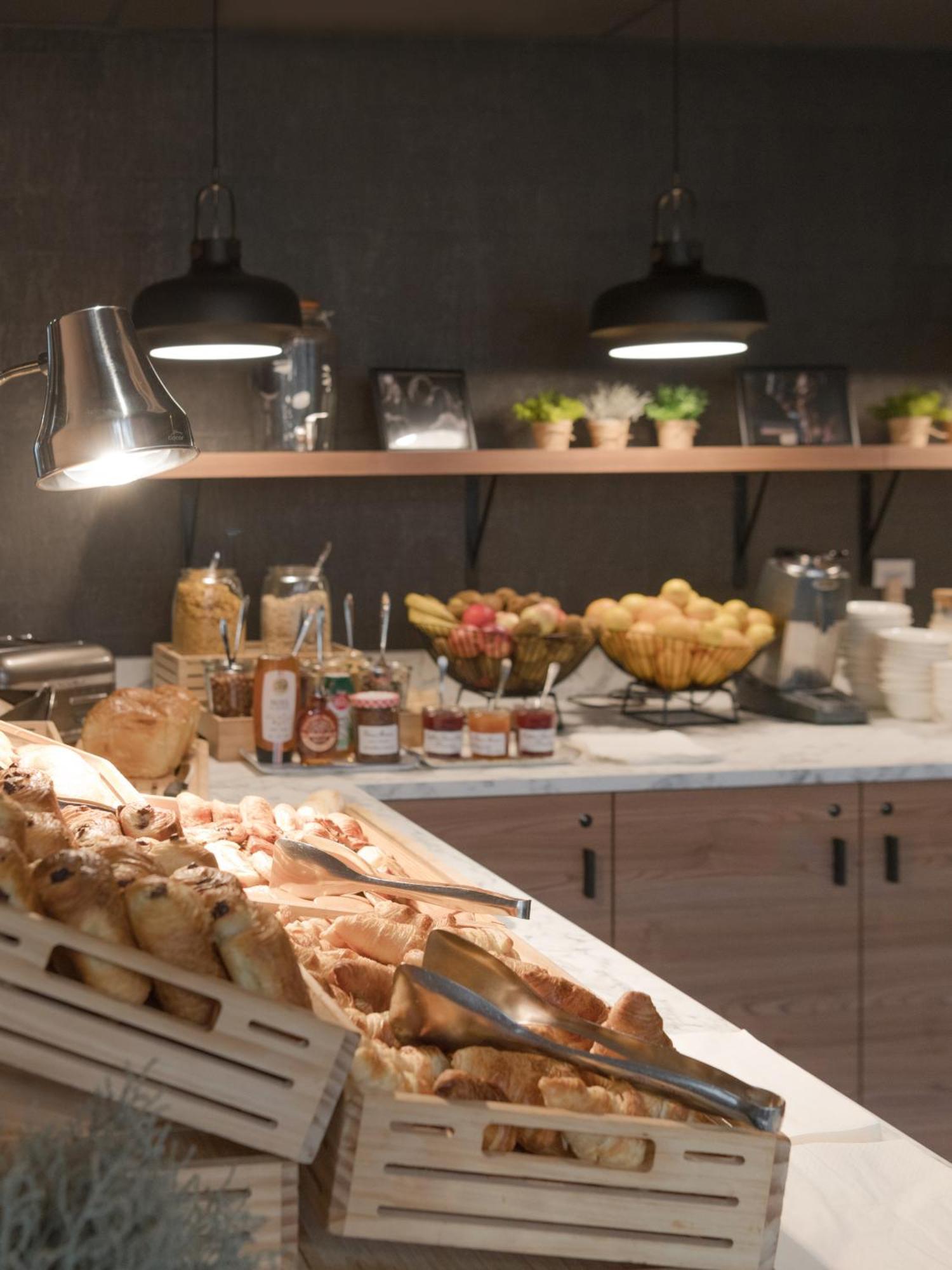 Ibis Paris Rueil Malmaison Bagian luar foto