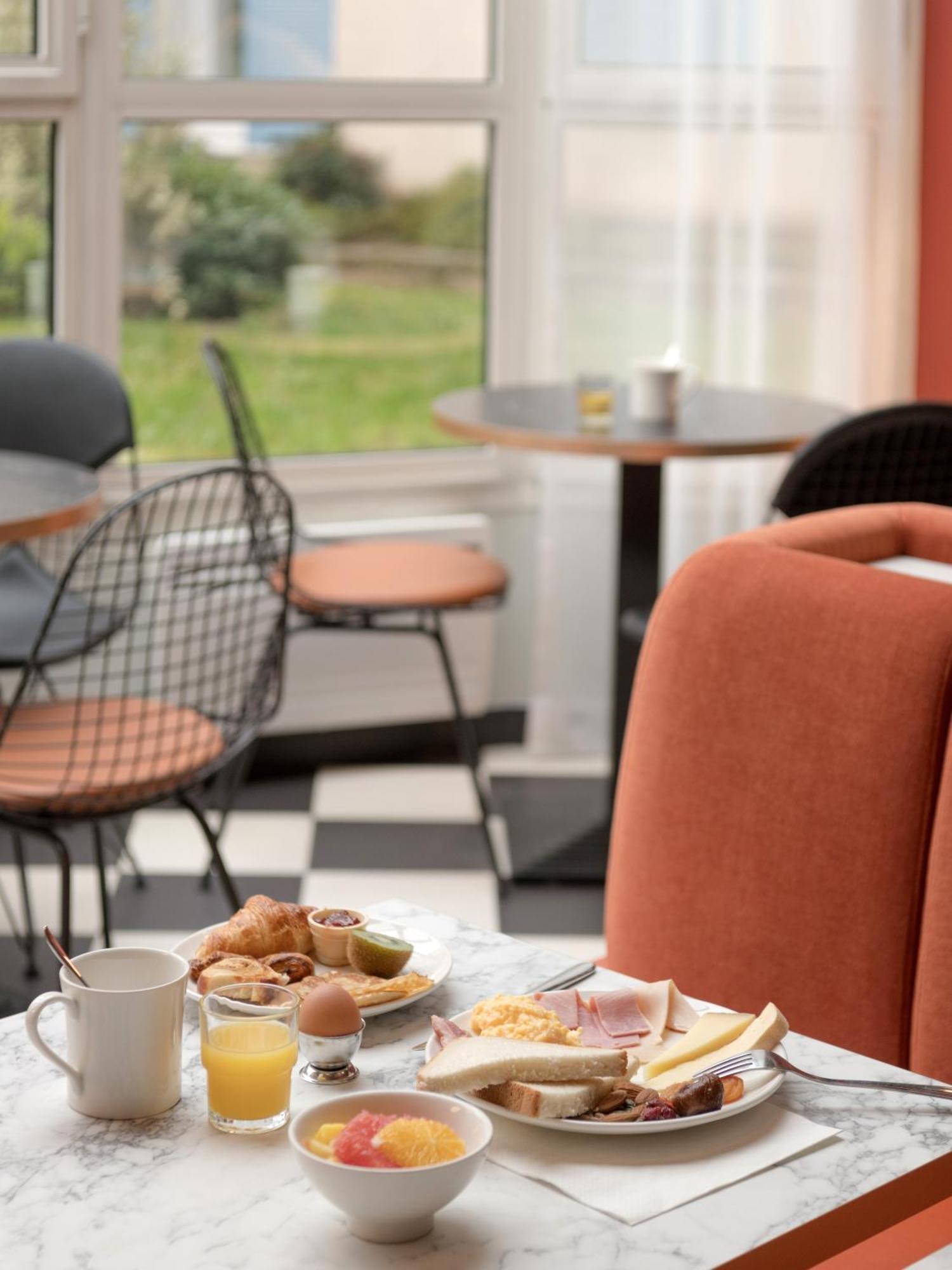Ibis Paris Rueil Malmaison Bagian luar foto