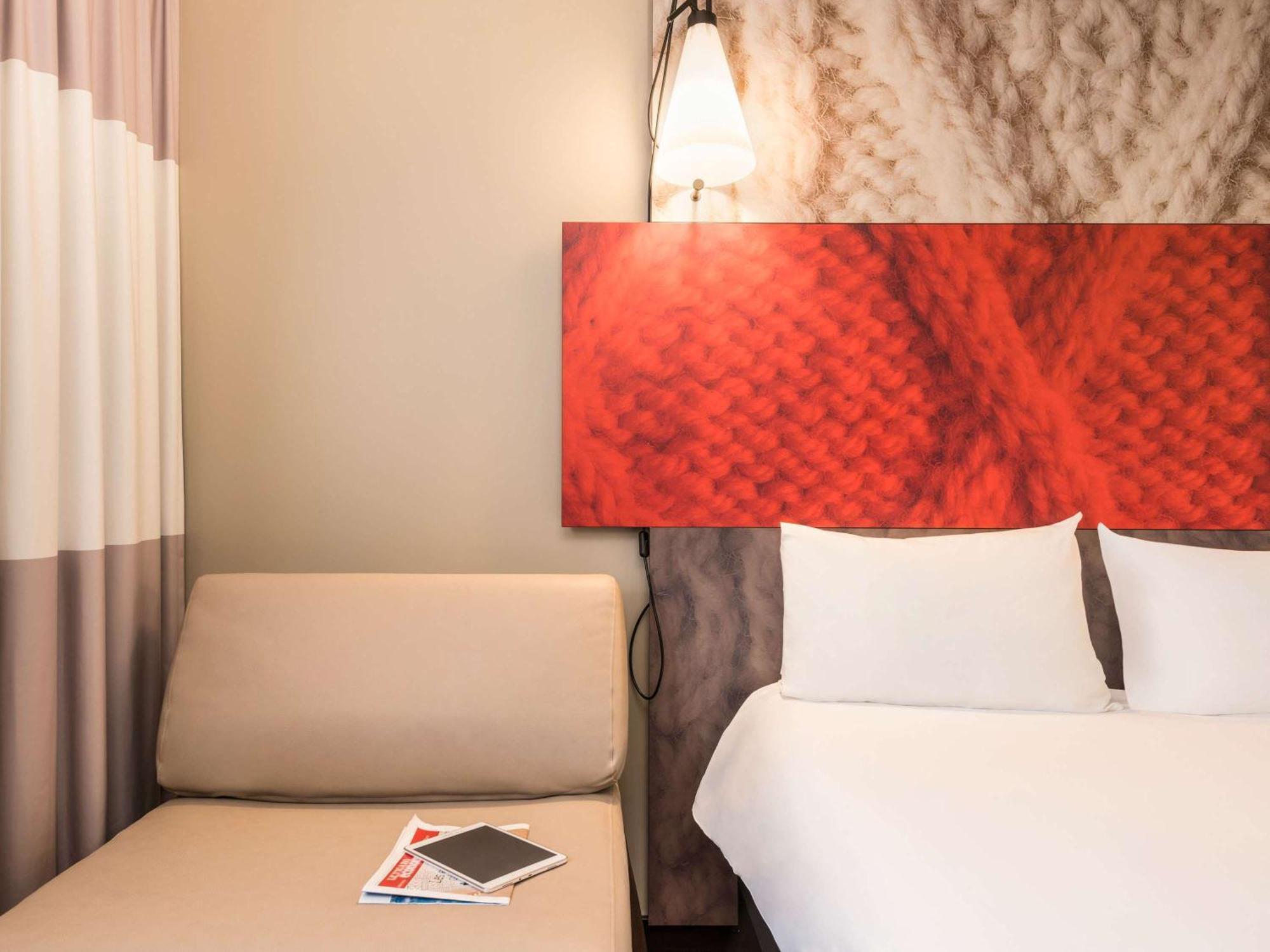 Ibis Paris Rueil Malmaison Bagian luar foto