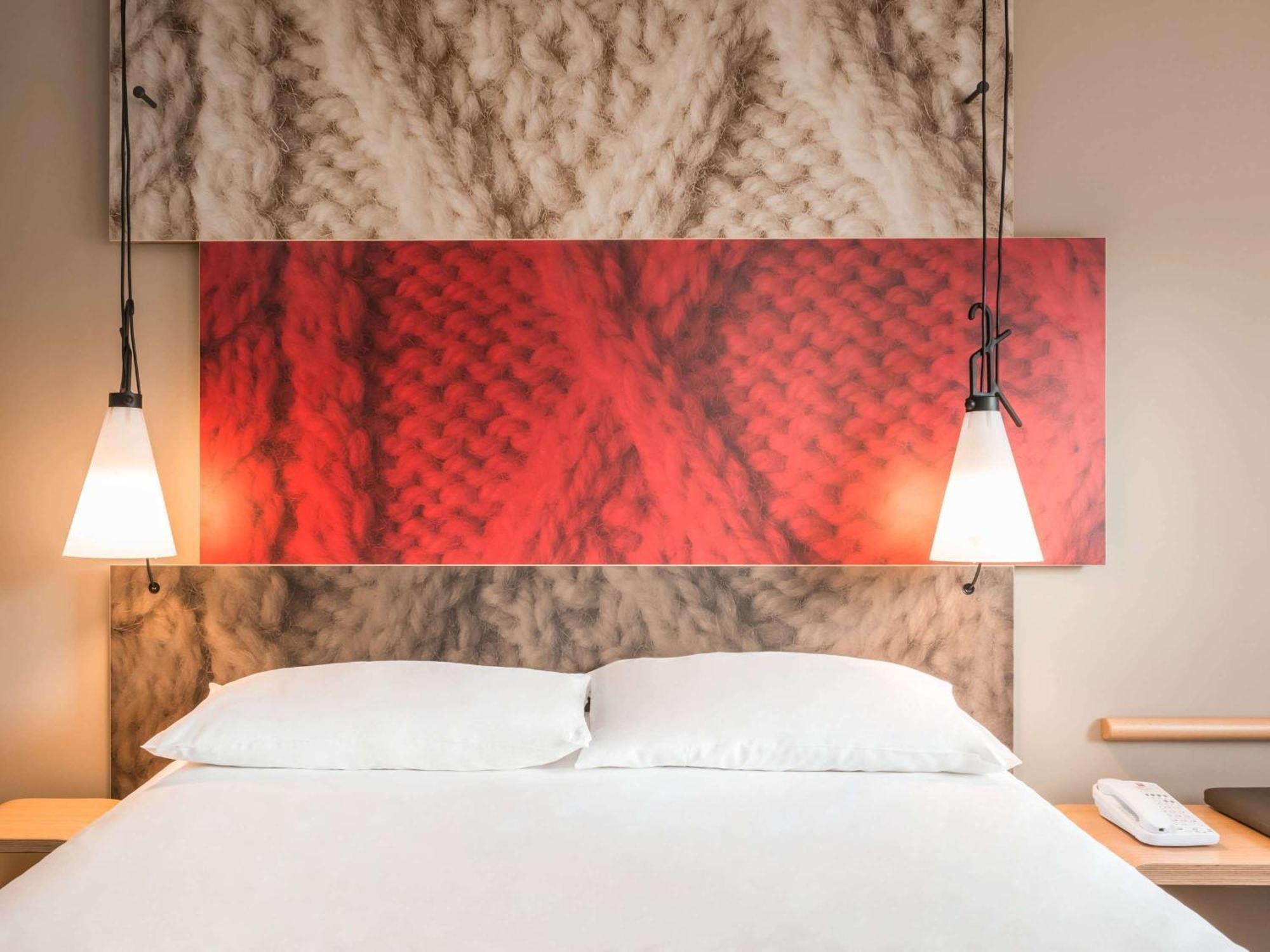 Ibis Paris Rueil Malmaison Bagian luar foto