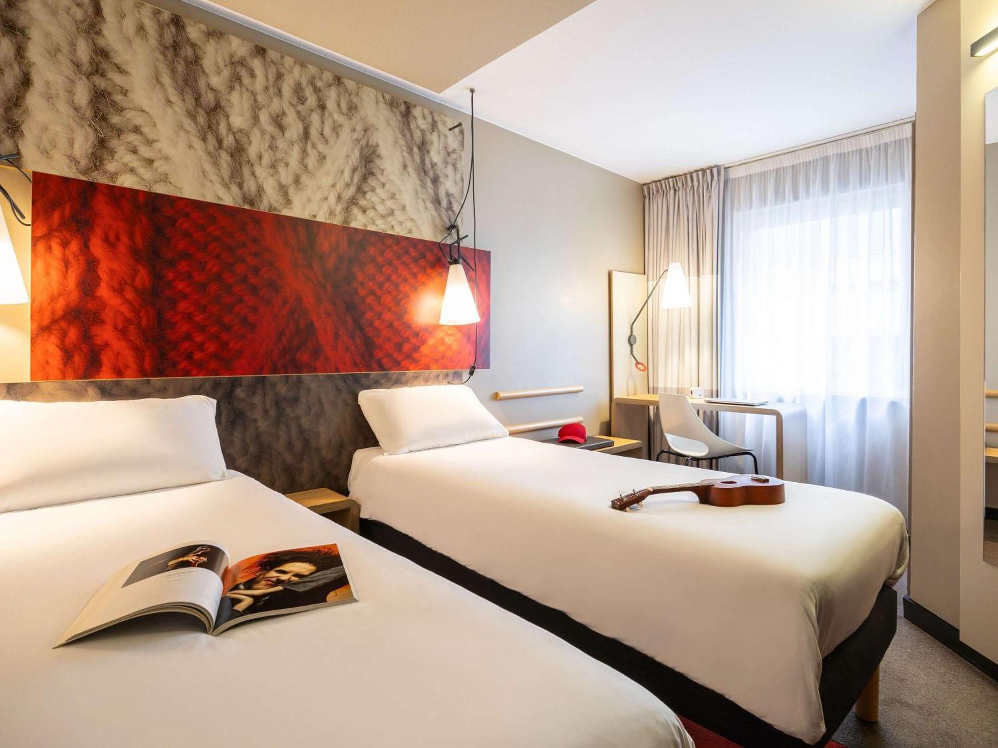 Ibis Paris Rueil Malmaison Bagian luar foto