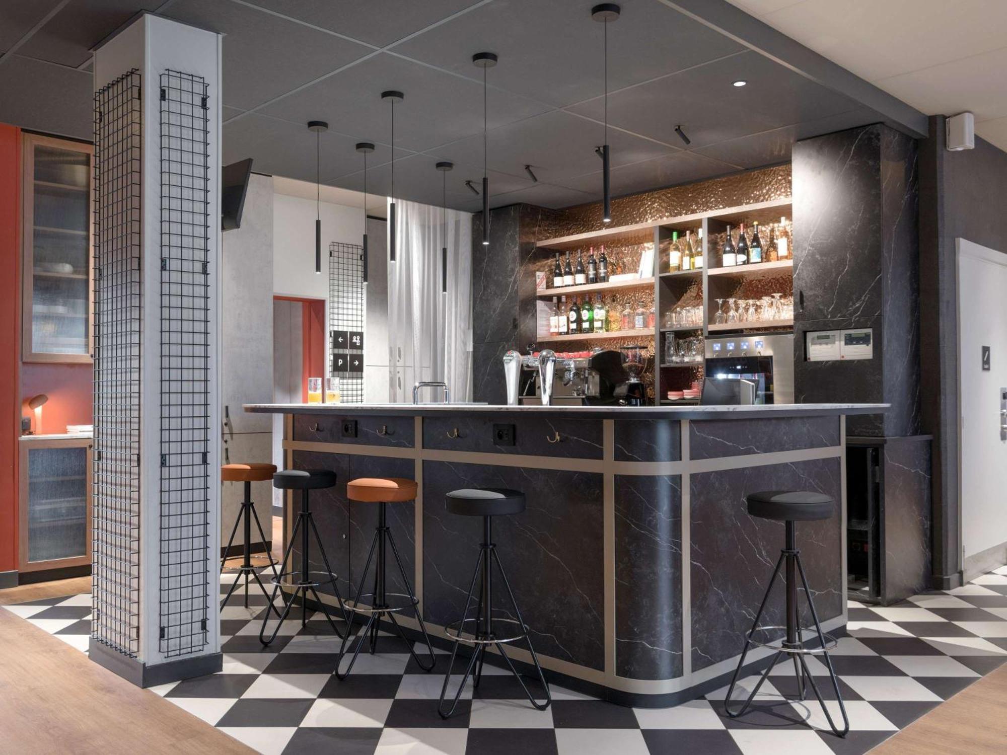 Ibis Paris Rueil Malmaison Bagian luar foto