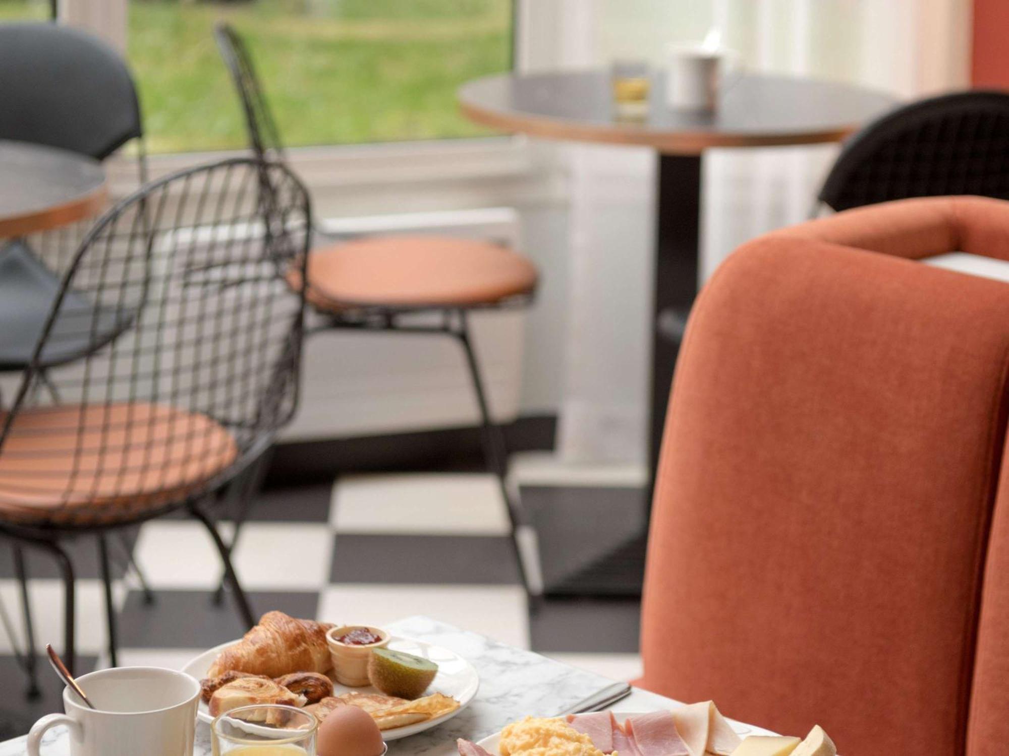 Ibis Paris Rueil Malmaison Bagian luar foto