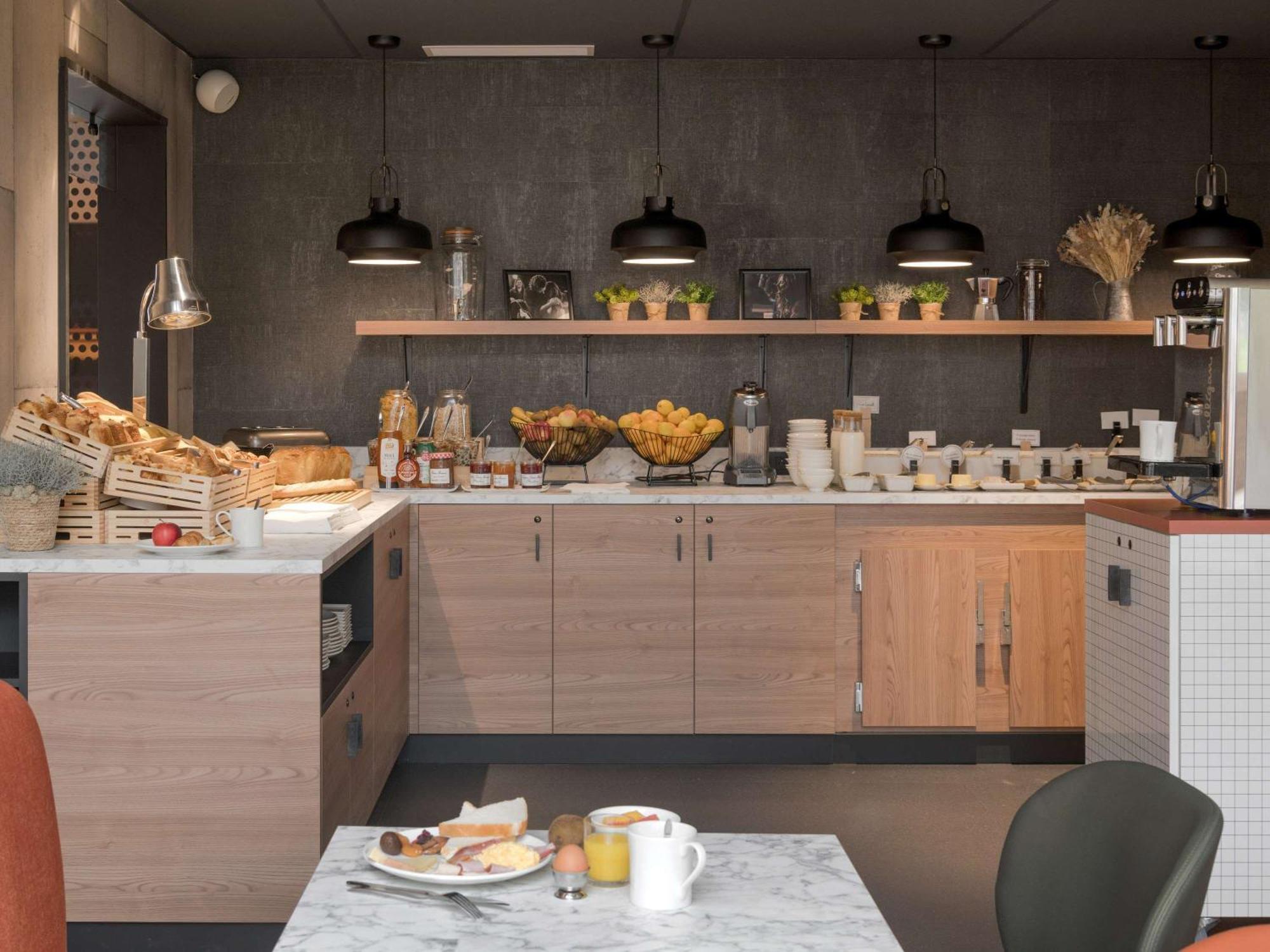 Ibis Paris Rueil Malmaison Bagian luar foto