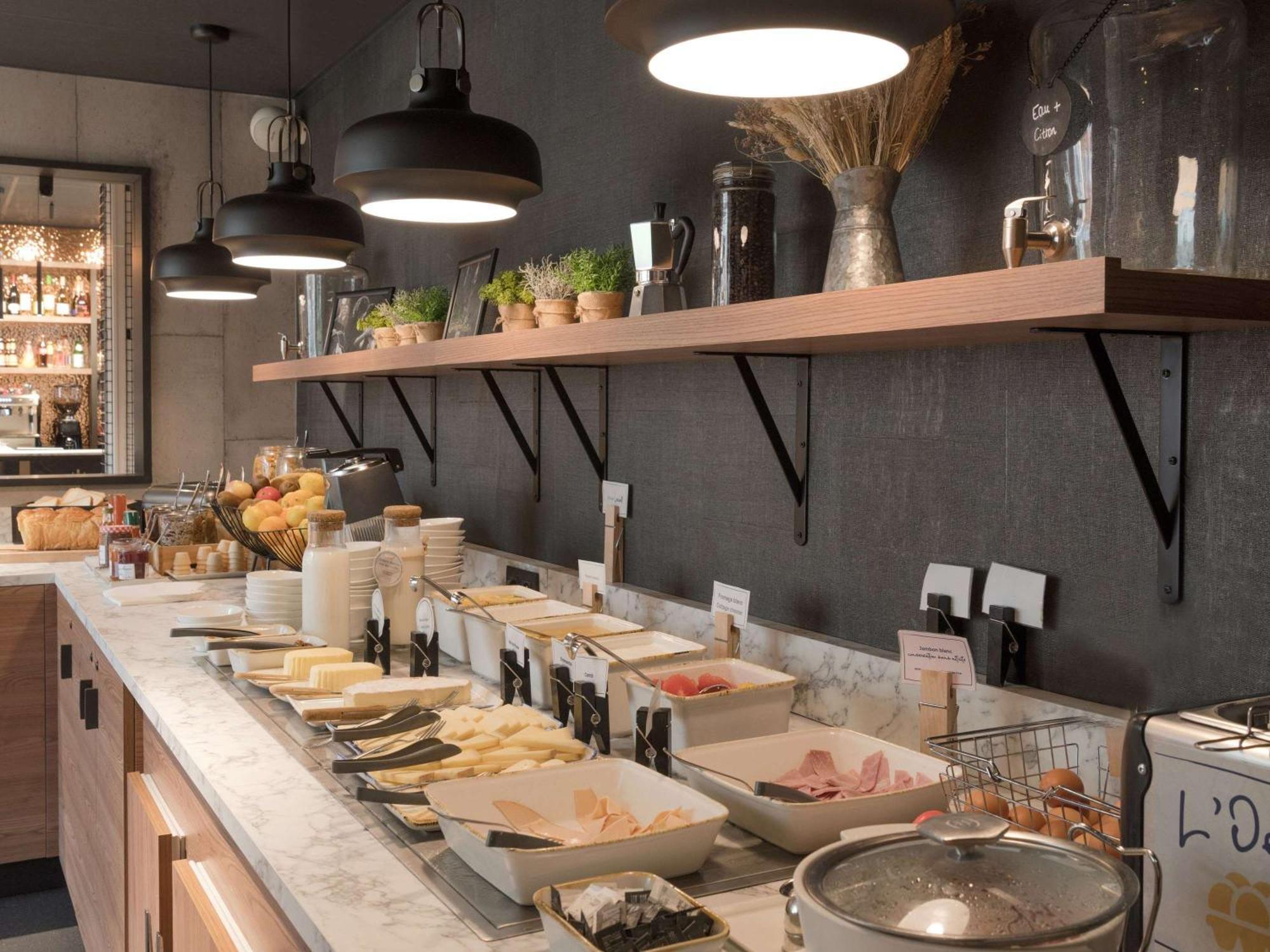 Ibis Paris Rueil Malmaison Bagian luar foto
