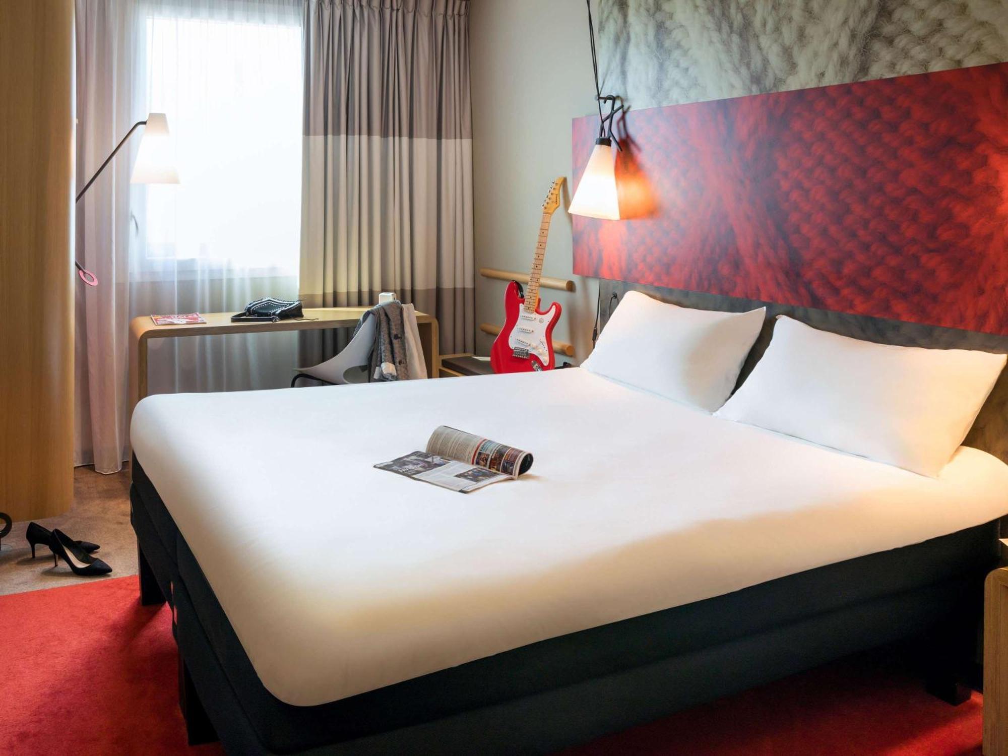 Ibis Paris Rueil Malmaison Bagian luar foto