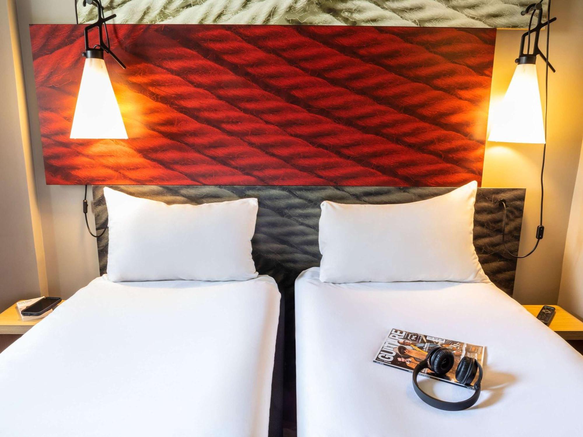 Ibis Paris Rueil Malmaison Bagian luar foto