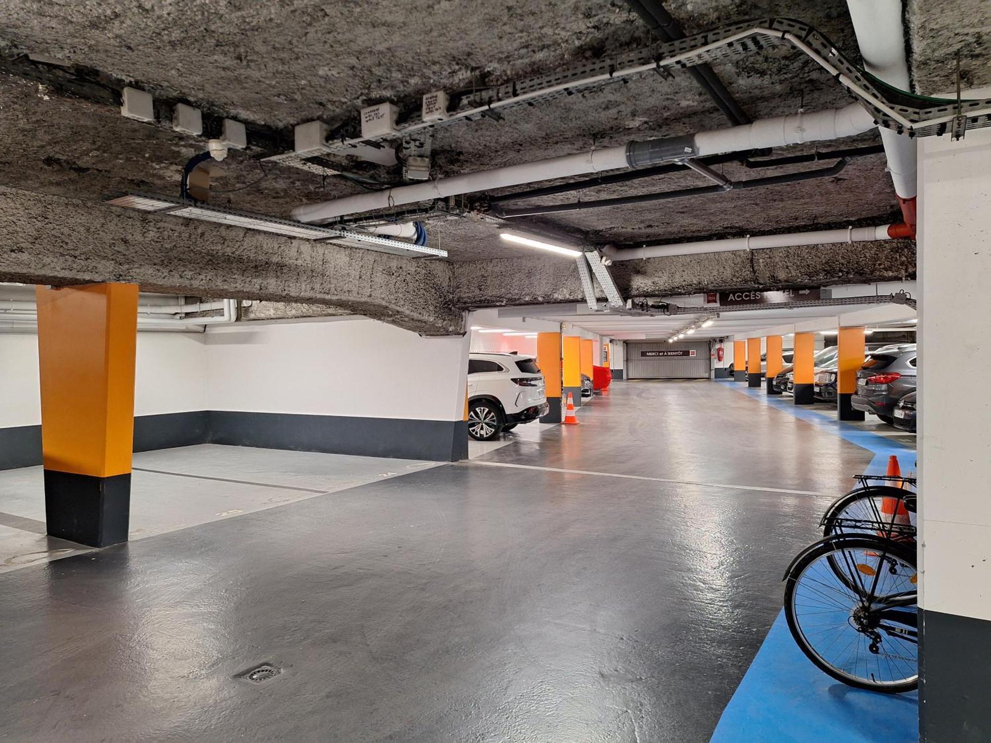Ibis Paris Rueil Malmaison Bagian luar foto